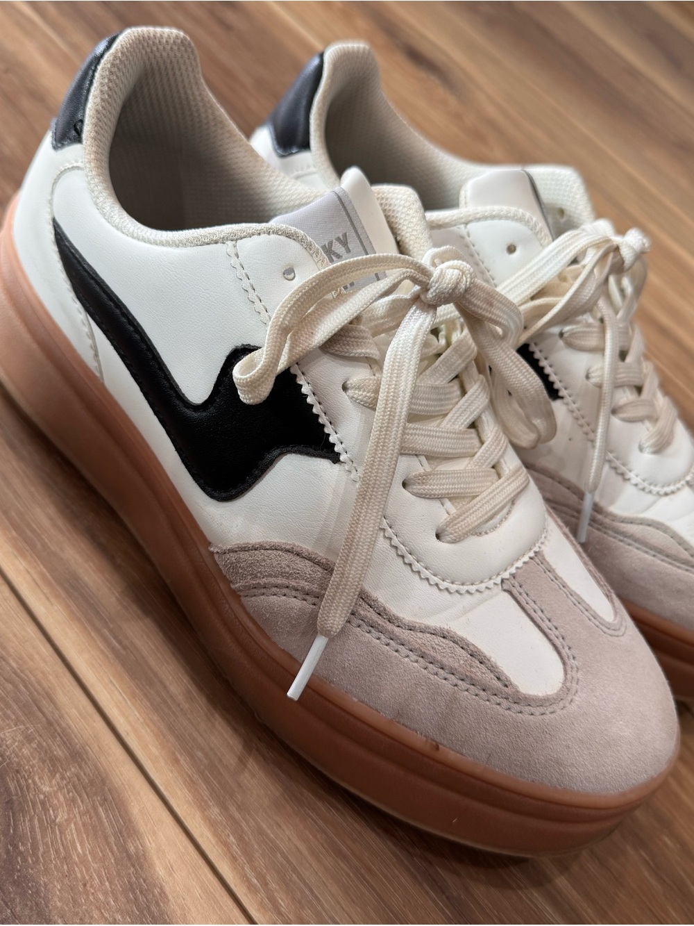 Unbranded Cream & Black Platform Sneakers with Gum Sole